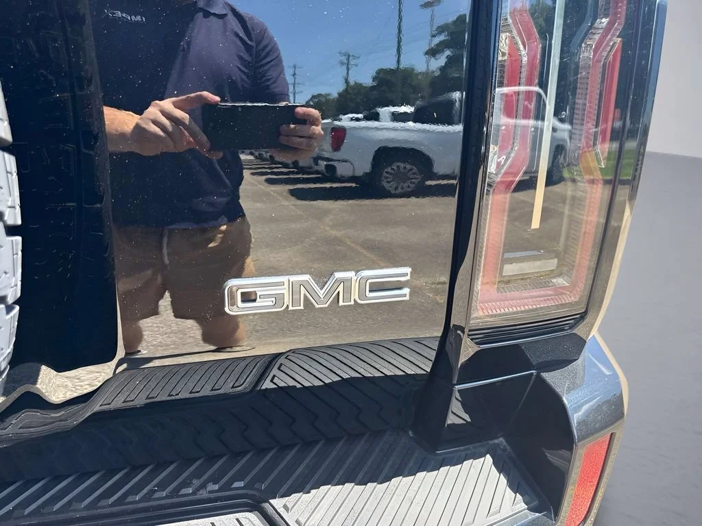 Used 2025 Void Black GMC 2X image 36