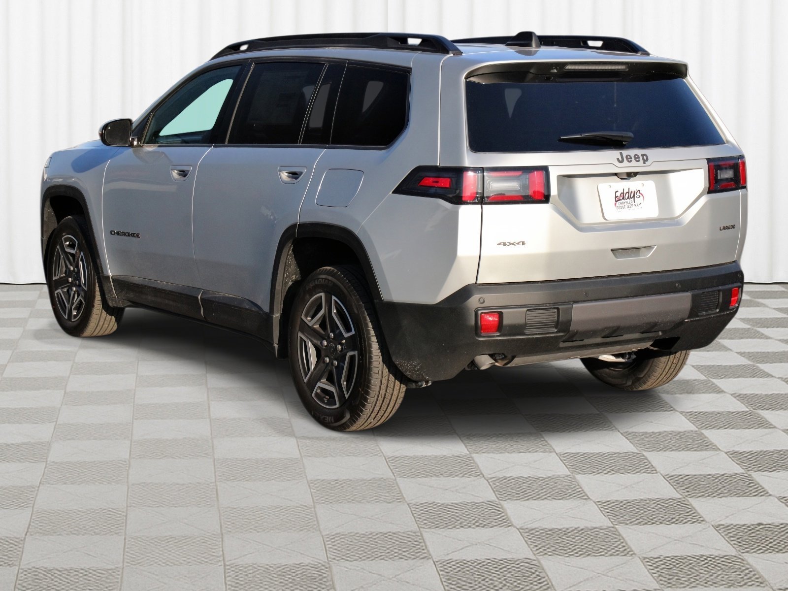 New 2026 Silver Zynith Clear-Coat Exterior Paint Jeep Laredo image 33