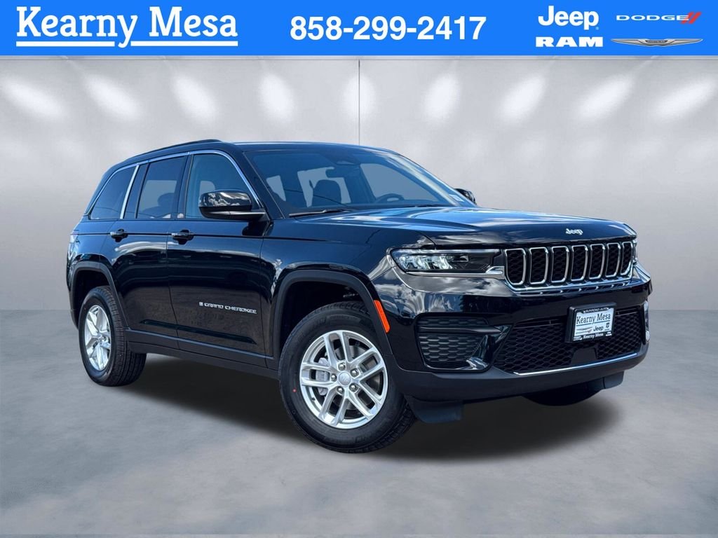 New 2026 Diamond Black Crystal Pearlcoat Jeep Laredo X image 1