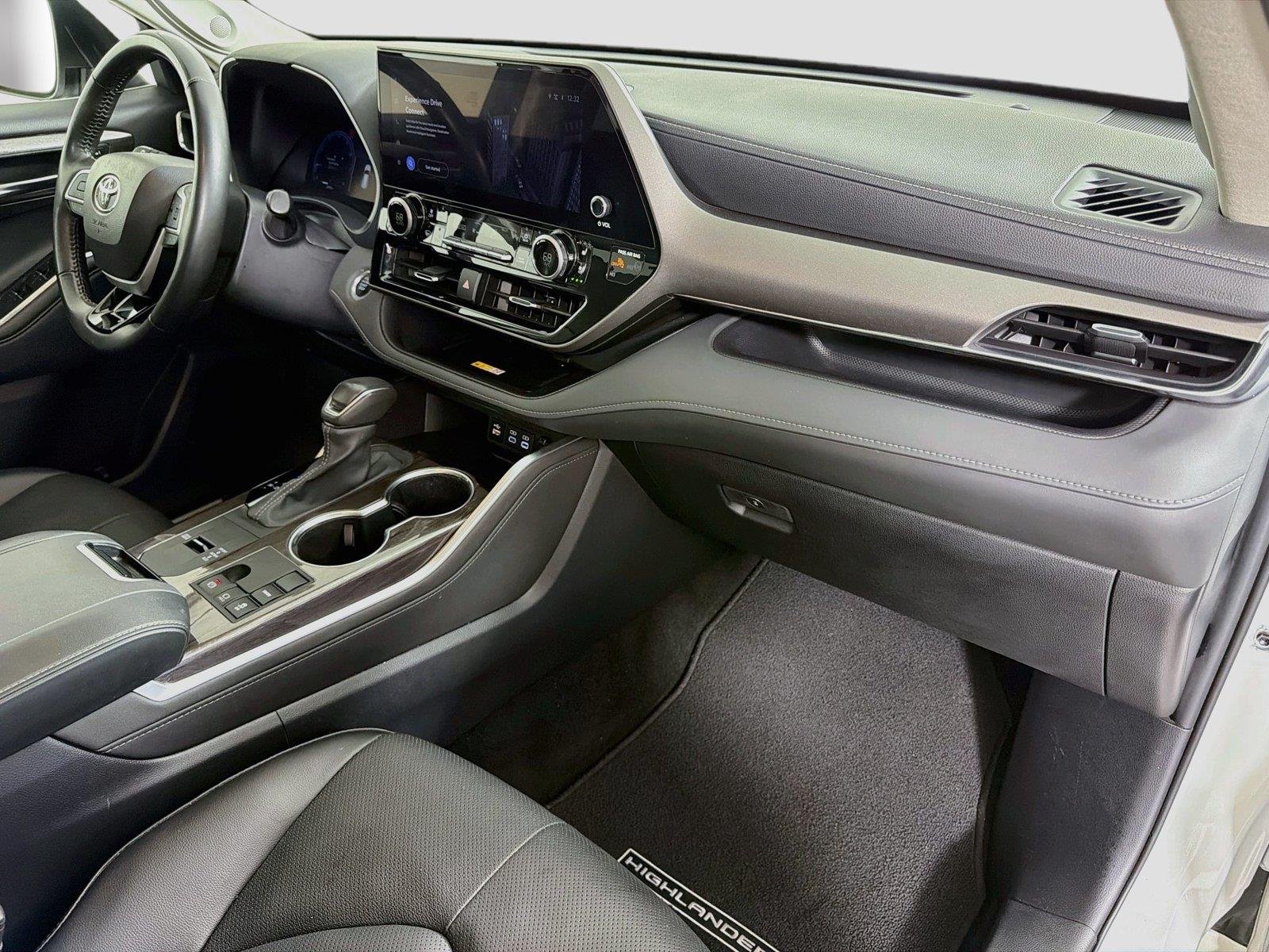 Used 2024 Wind Chill Pearl Toyota Limited image 30