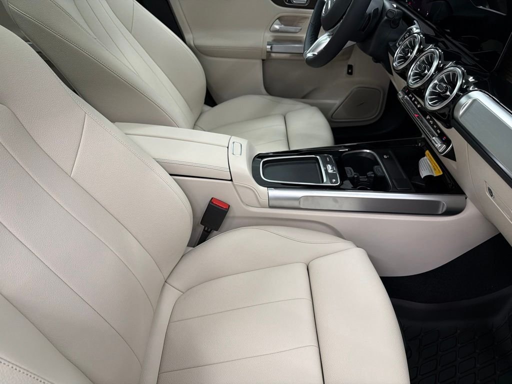 New 2026 Night Black Mercedes-Benz GLB 250 image 28