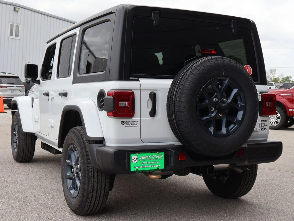 New 2026 Bright White Clear-Coat Exterior Paint Jeep 85th Anniversary Edition image 3