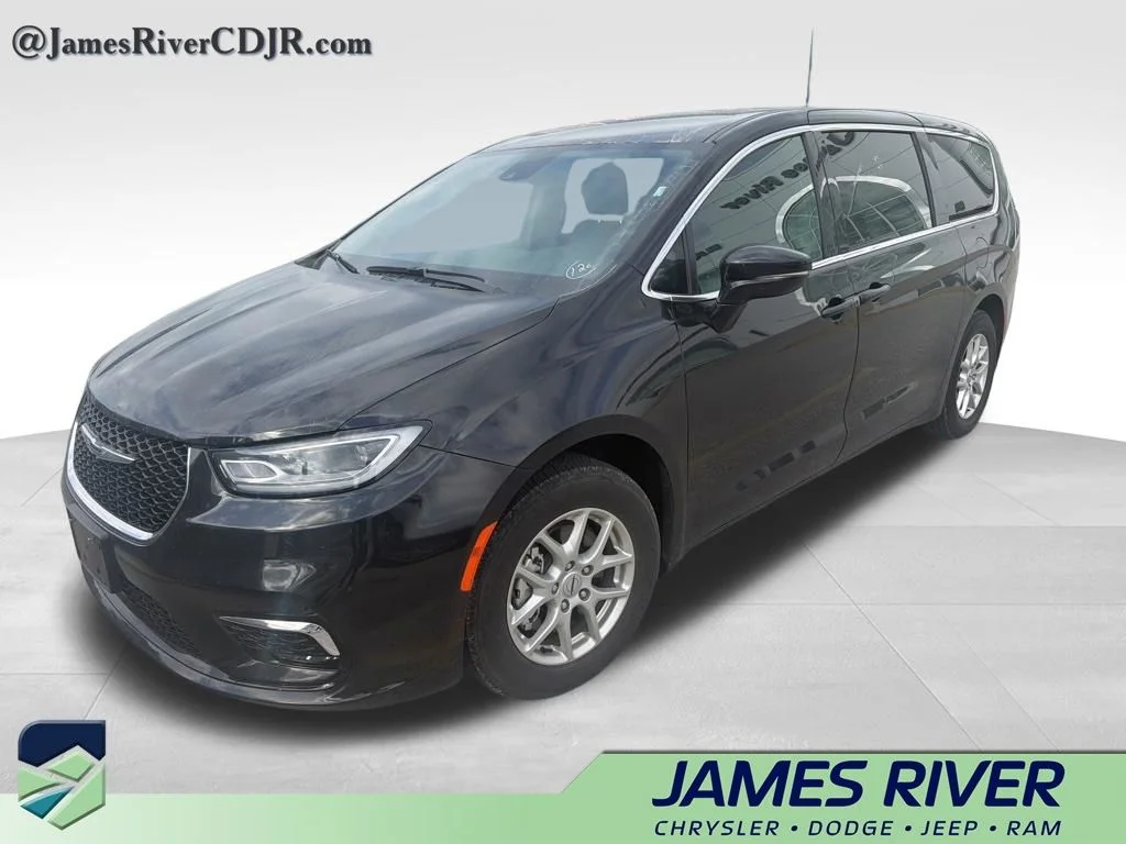 2025 Chrysler Pacifica Select's photo