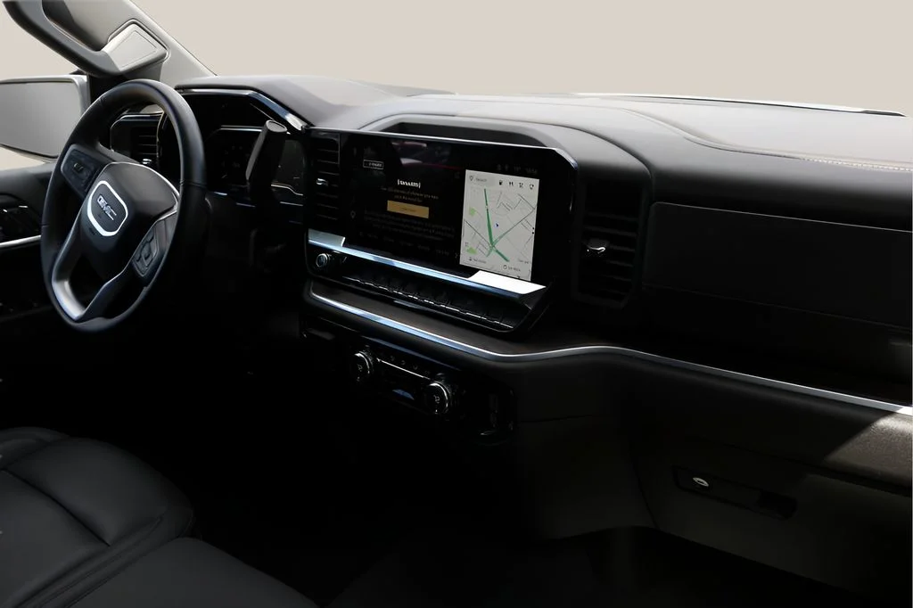 Used 2025 Silver GMC SLT image 18