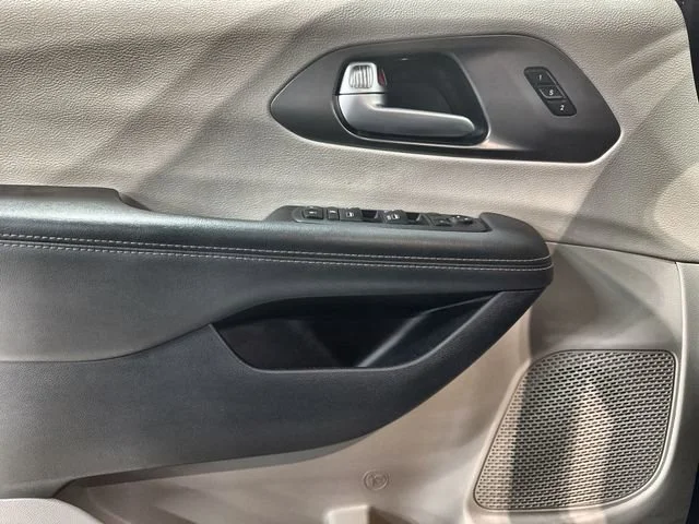 2024 Chrysler Pacifica Touring L - Photo 22