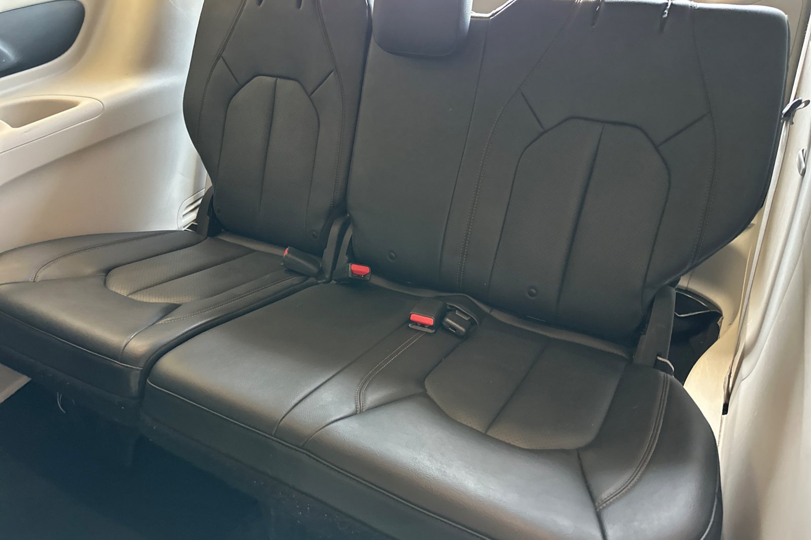 Used 2019 Black Chrysler Touring L image 15
