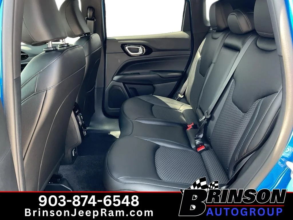 New 2026 Hydro Blue Pearlcoat Jeep Latitude Altitude image 7