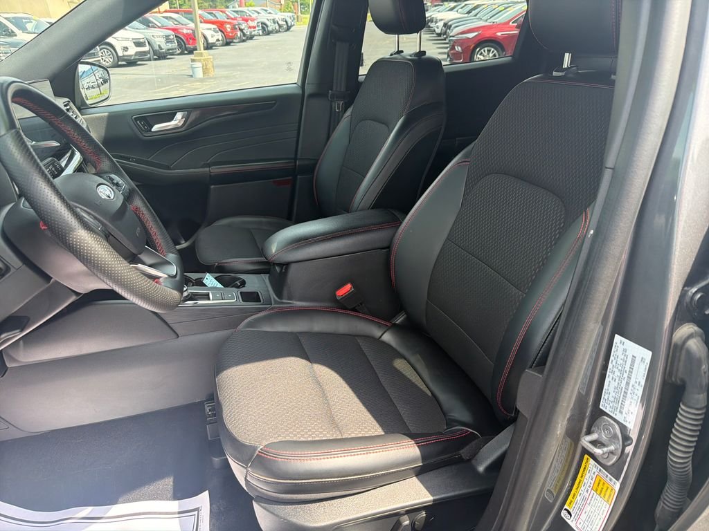 Used 2024 Gray Ford ST-Line image 3