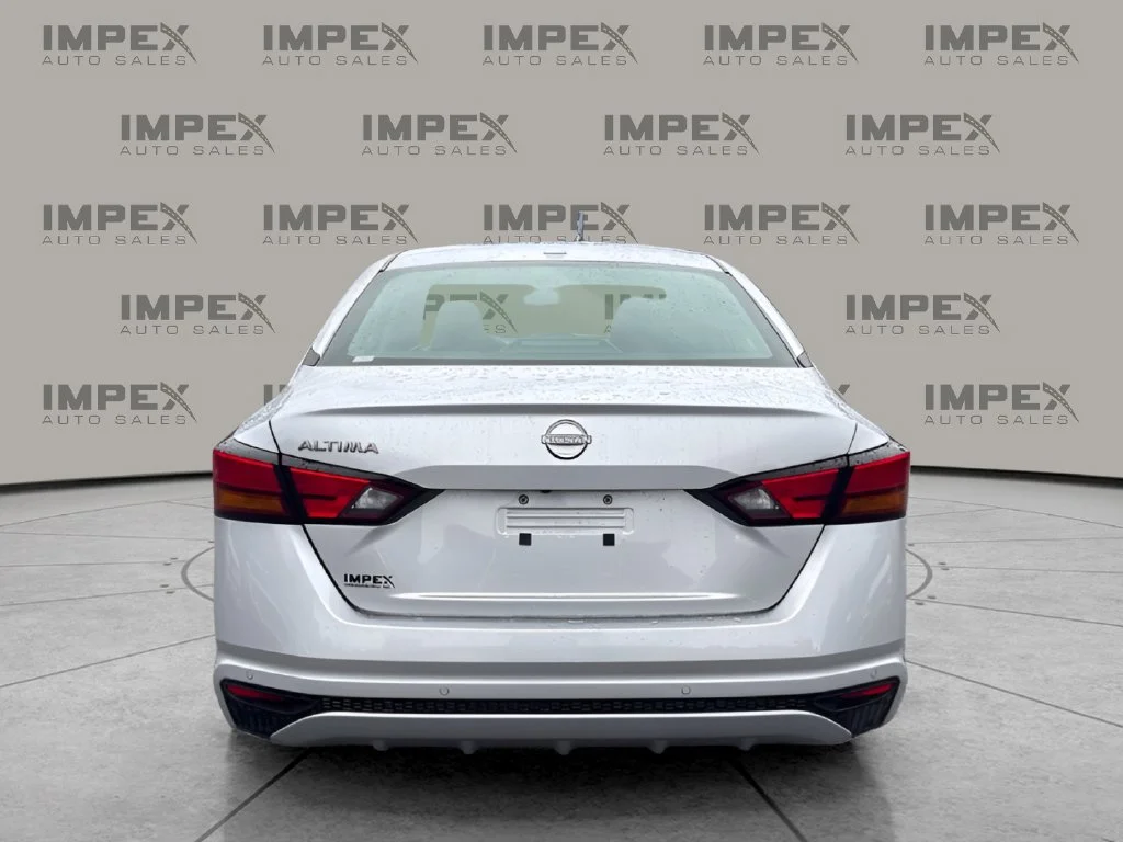 Used 2025 Silver Nissan 2.5 SV image 4
