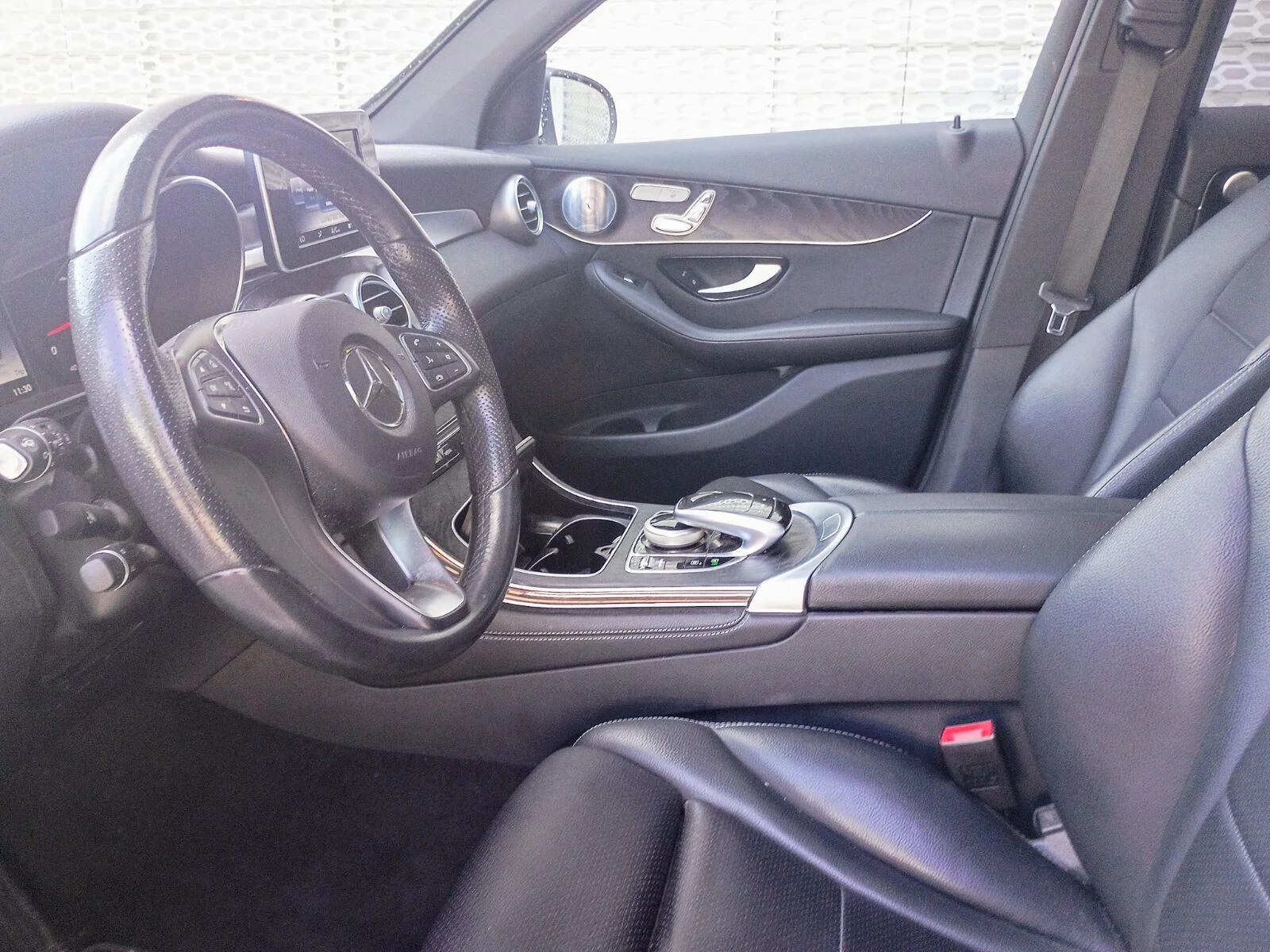 Used 2017 Polar White Mercedes-Benz GLC 300 image 10