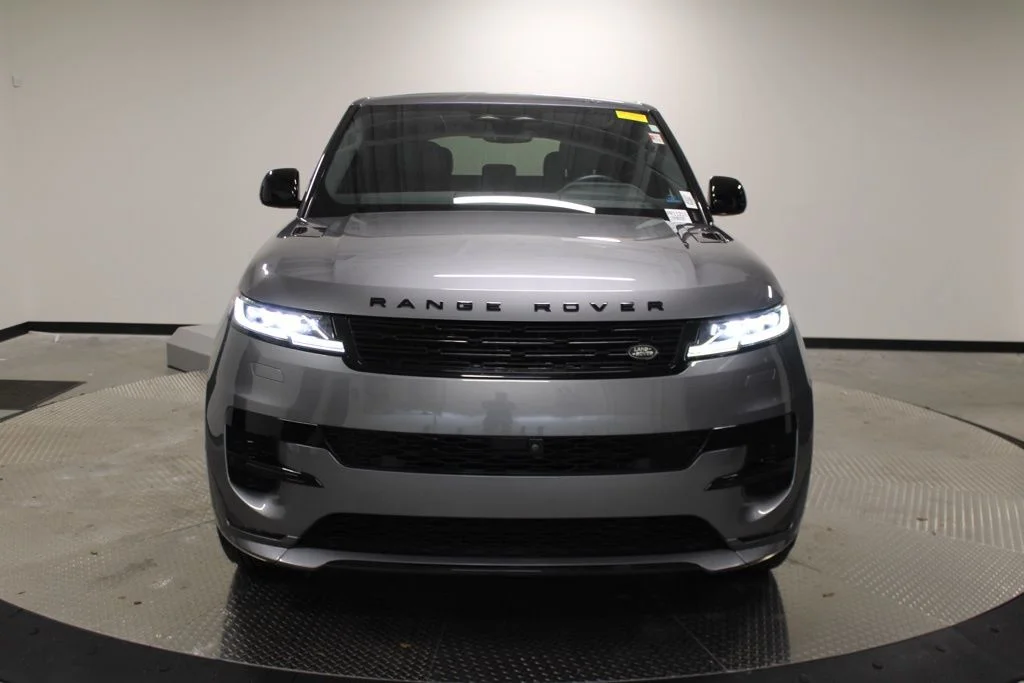 Used 2024  Land Rover Dynamic SE image 10