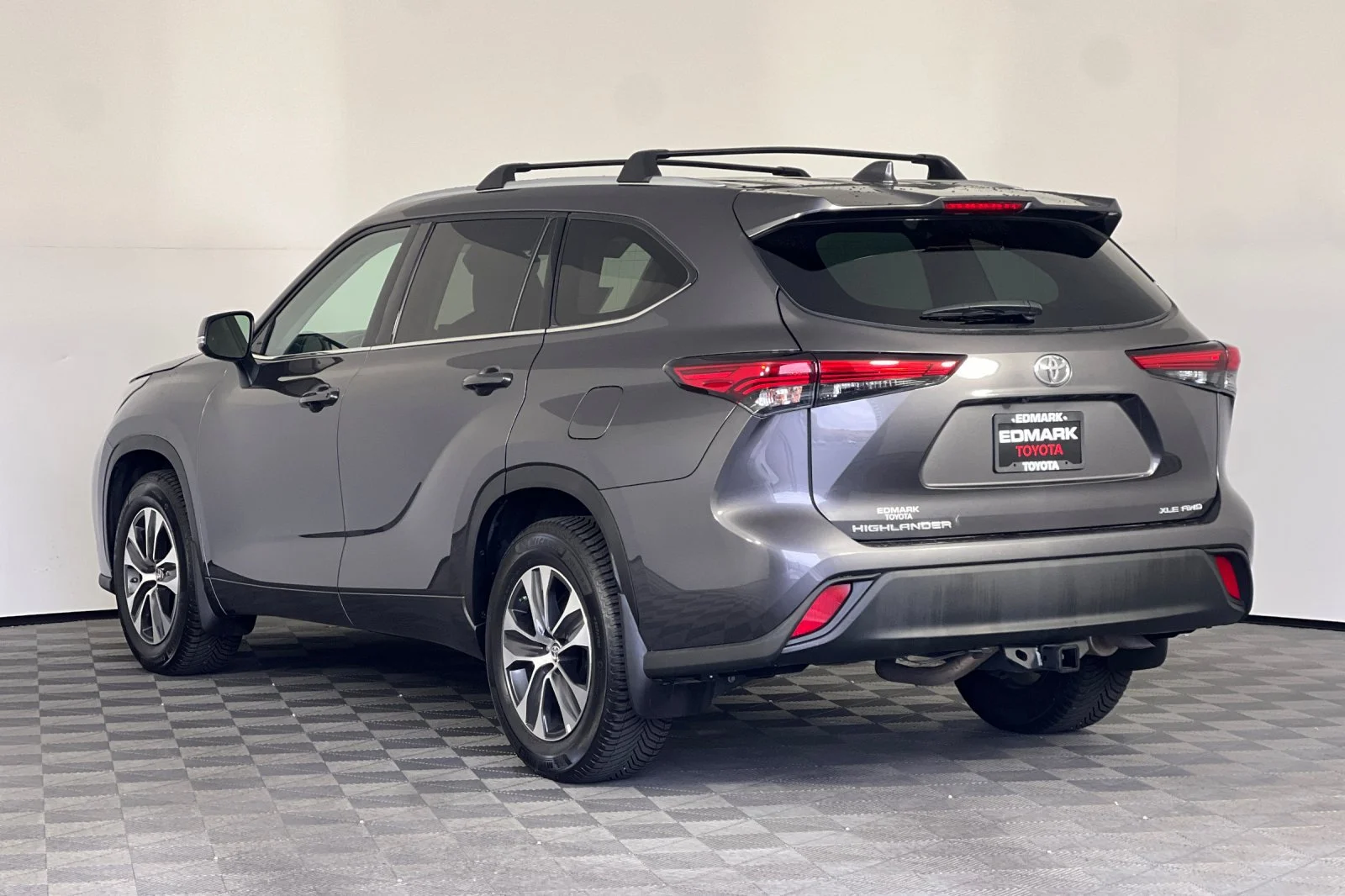 Certified Used 2022 Magnetic Gray Metallic Toyota XLE image 5
