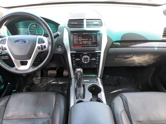Used 2015  Ford Limited image 15