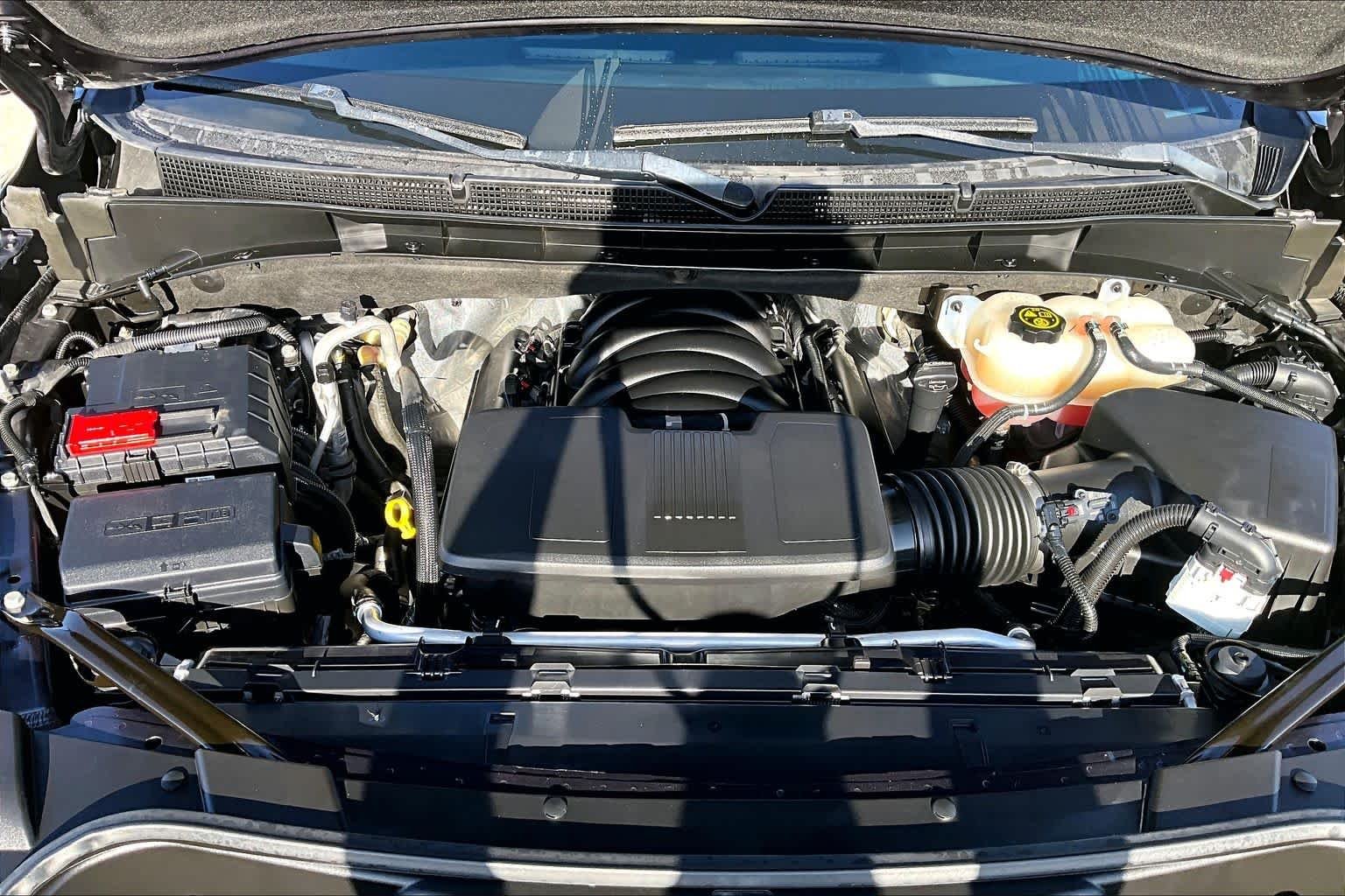 Used 2023 TITANIUM RUSH METALLIC GMC AT4 image 32