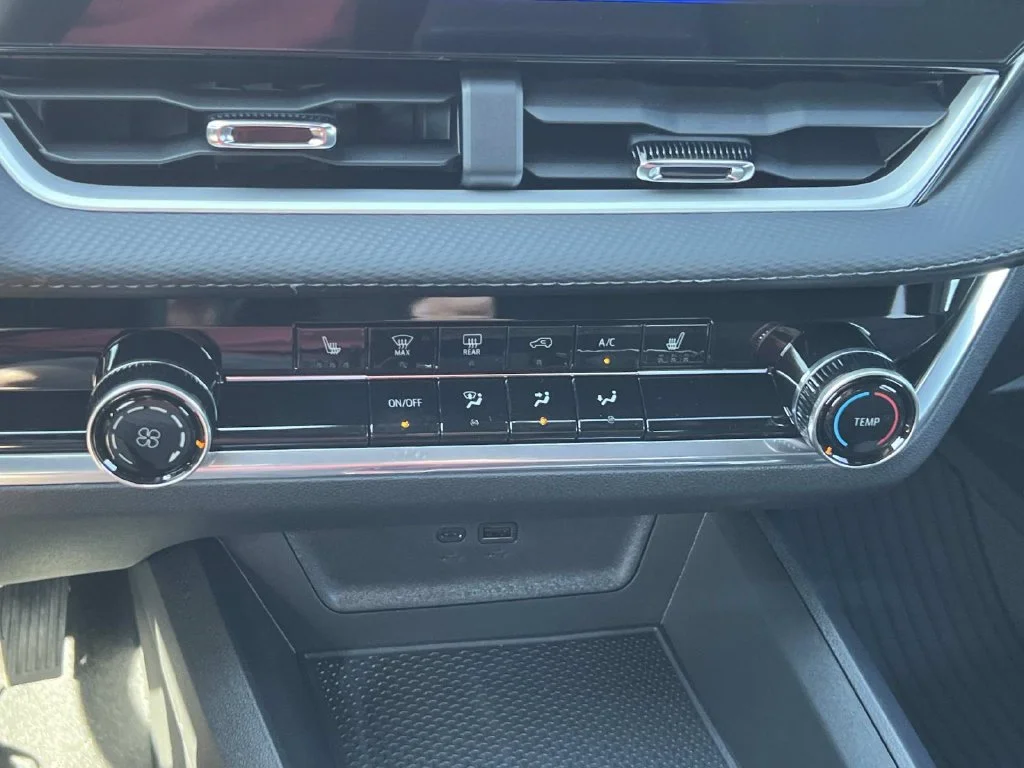 2027 Chevrolet Equinox LT - Photo 18