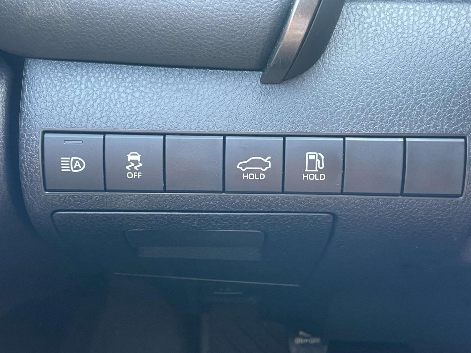 Used 2020 White Toyota LE image 17