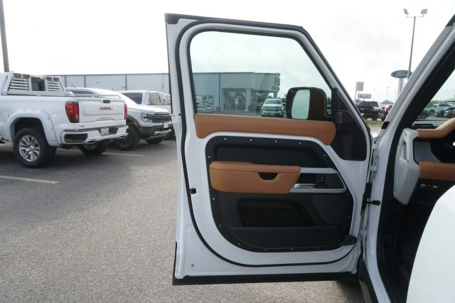 Used 2024 WHITE Land Rover S image 11