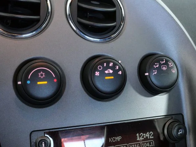 Used 2006 Black Pontiac Base image 24