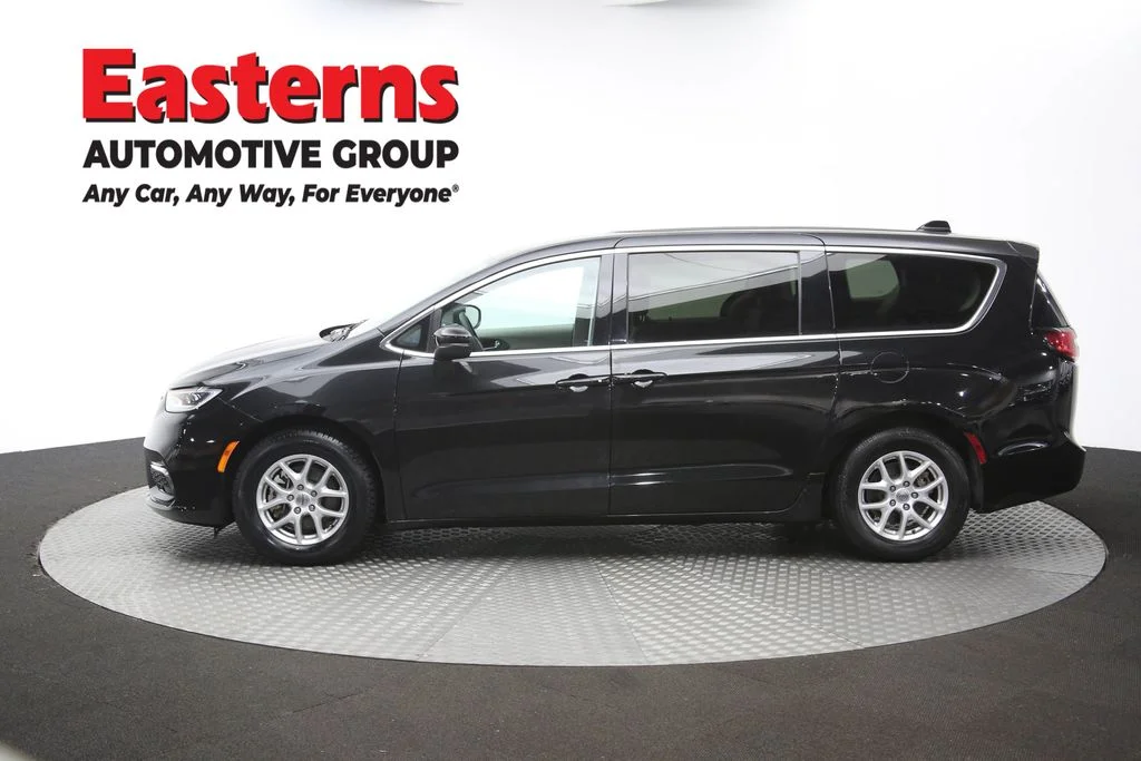 Used 2023 Black Chrysler Touring L image 61