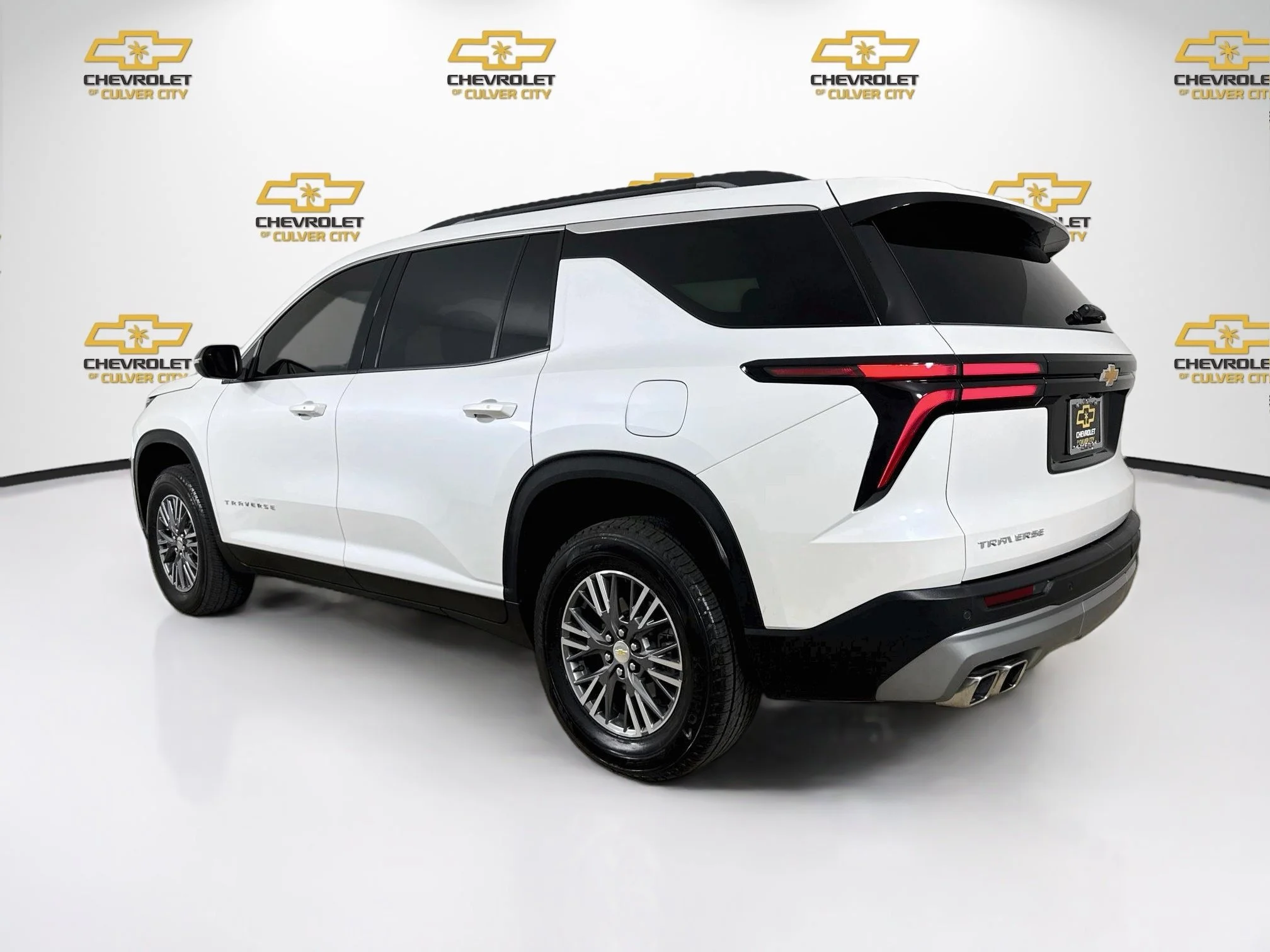 Used 2025 Iridescent Pearl Tricoat Chevrolet LT image 6