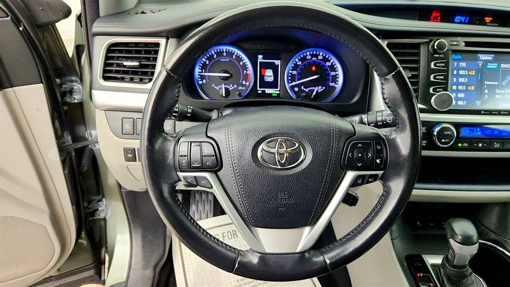 Used 2018 Alumina Jade Metallic Toyota XLE V6 AWD w/ Tow Hitch Receiver image 13