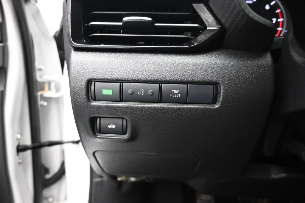 Used 2024 White Nissan SR image 12