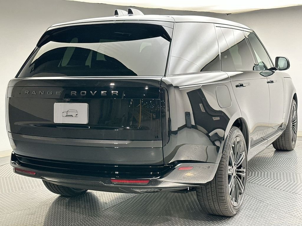 New 2026 Santorini Black Metallic Land Rover SE image 3