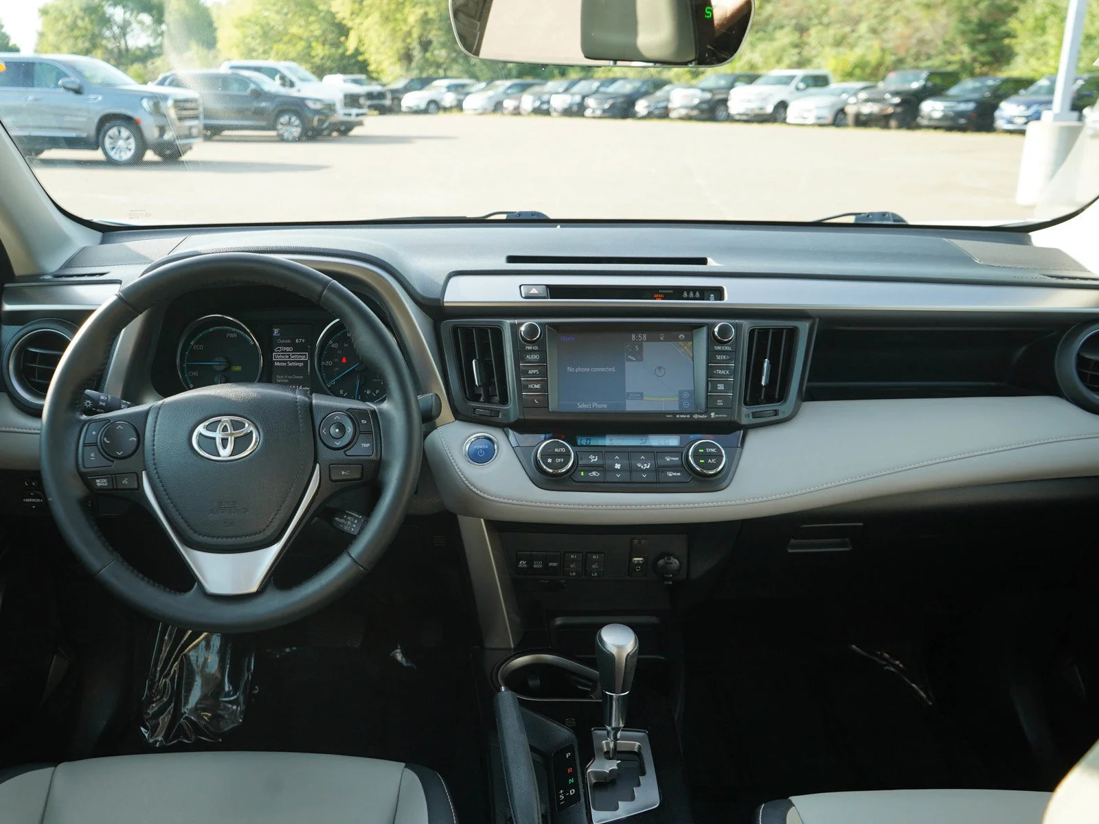 Used 2018 White Toyota 4D WAGON HYBRID LIMITED image 16