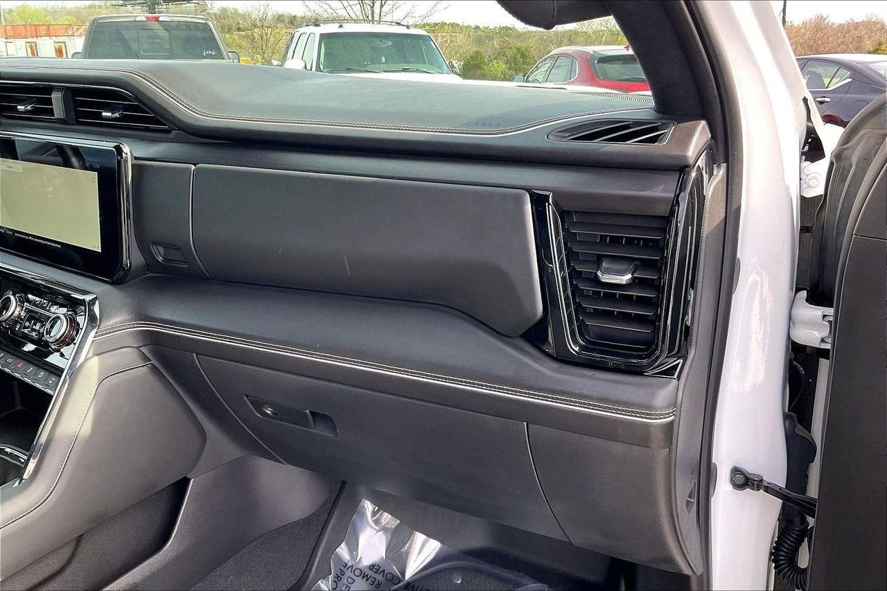 Used 2024 Summit White GMC 4WD Crew Cab Short Box AT4X image 29
