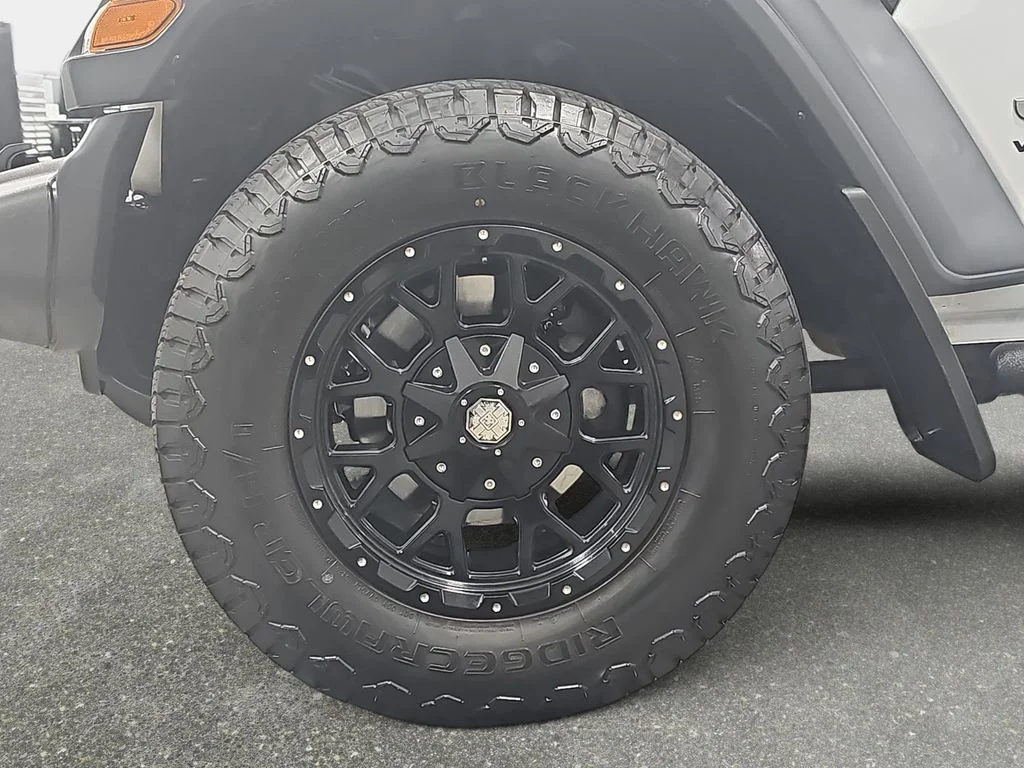 Used 2018 White Jeep Unlimited Sport S image 34
