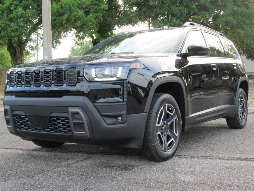 New 2026 Diamond Black Crystal Pearl-Coat Exterior Paint Jeep Limited image 3