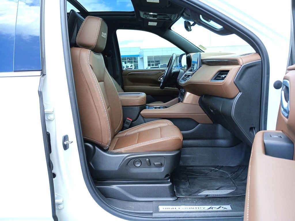 Used 2023 Iridescent Pearl Tricoat Chevrolet High Country image 29