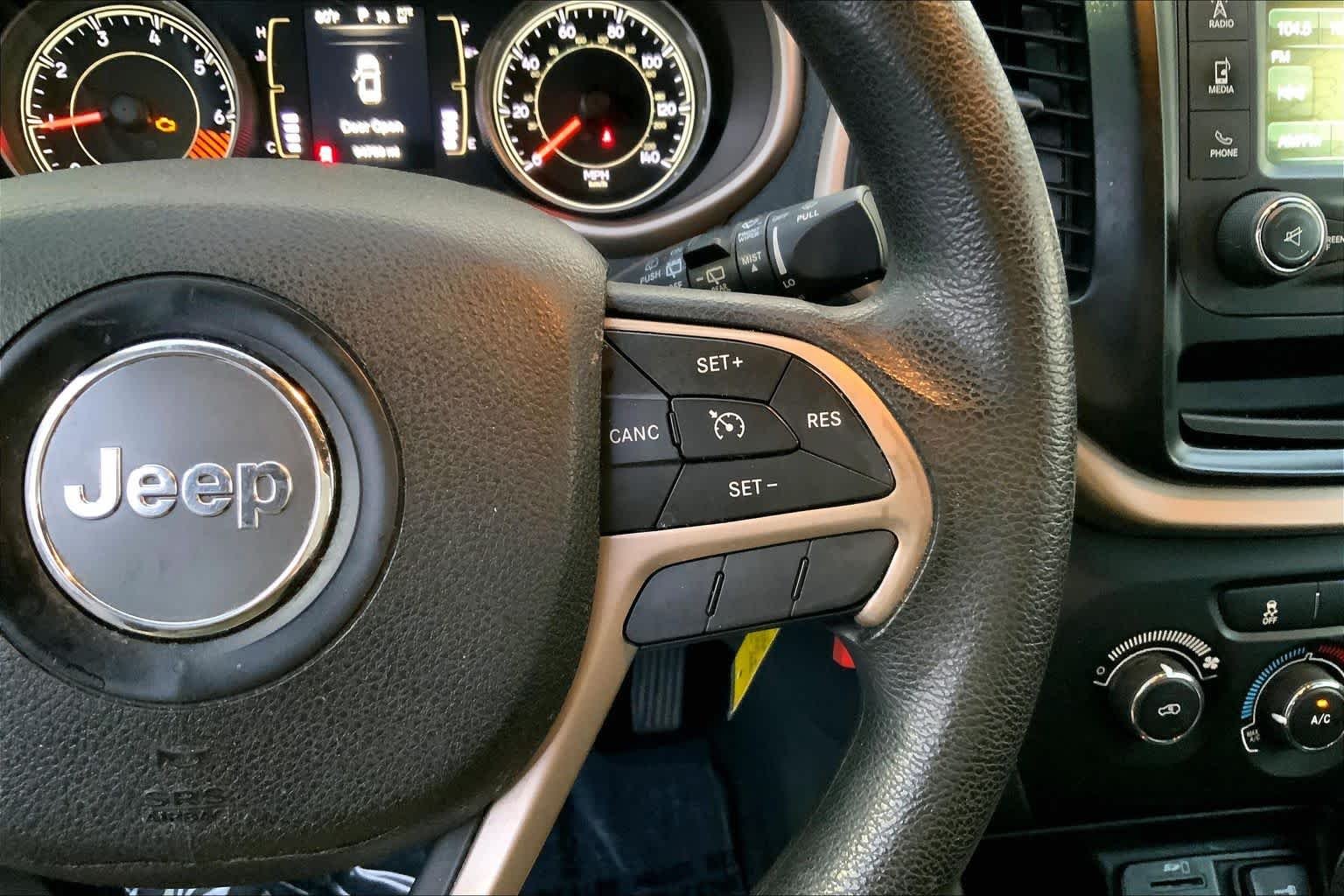 Used 2014 Bright White Clearcoat Jeep Sport image 24