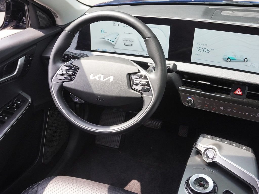 Used 2024 Blue Kia Wind image 31