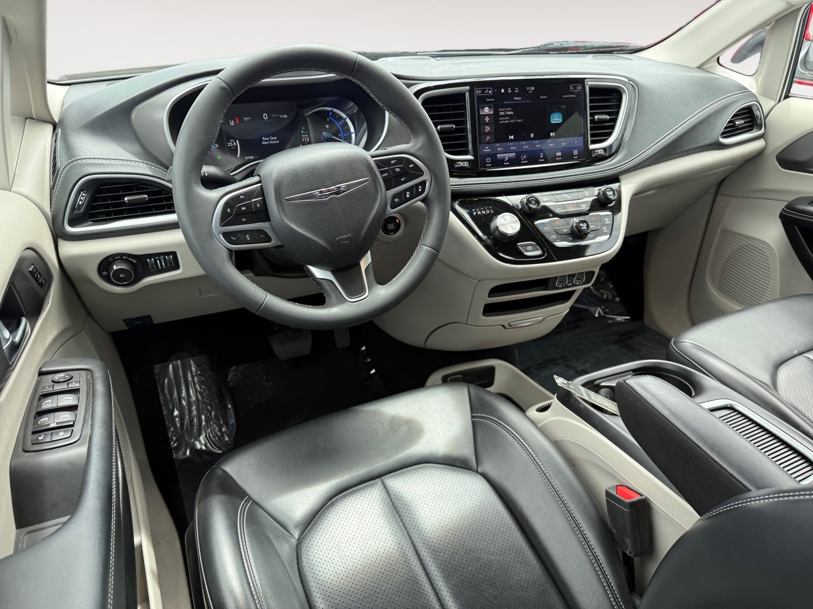 Used 2023 Bright White Clearcoat Chrysler Touring L image 15