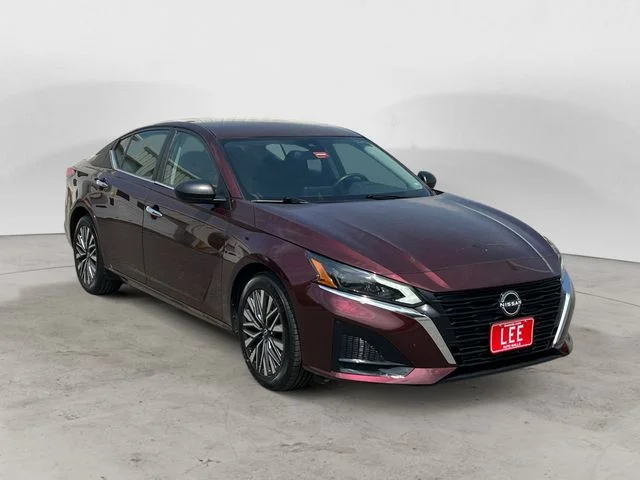 Used 2024 Red Nissan 2.5 SV image 7