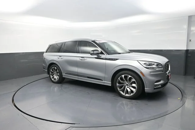 Used 2022 Silver Lincoln Grand Touring image 34