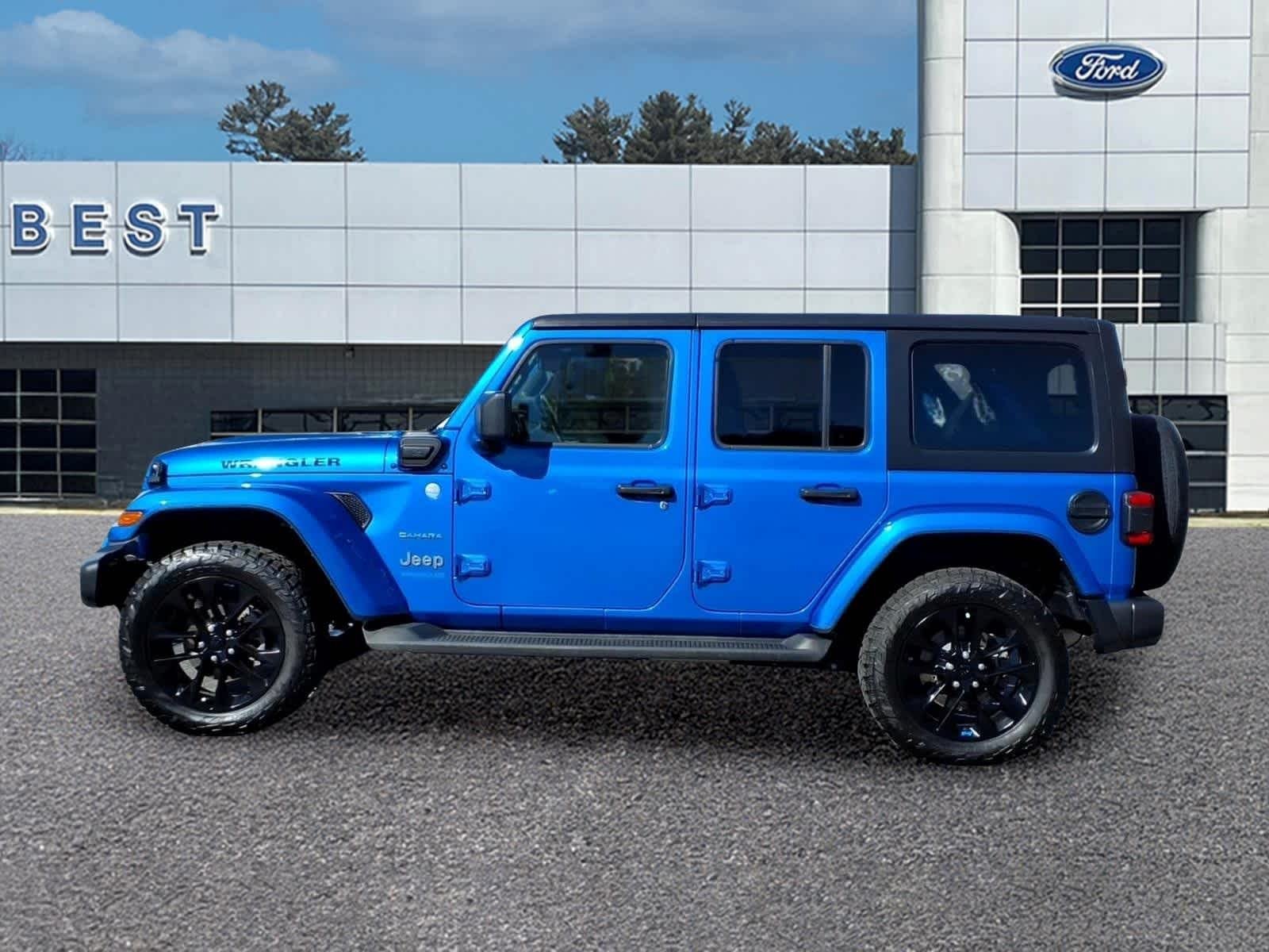 Used 2022 Hydro Blue Pearlcoat Jeep Unlimited Sahara image 2