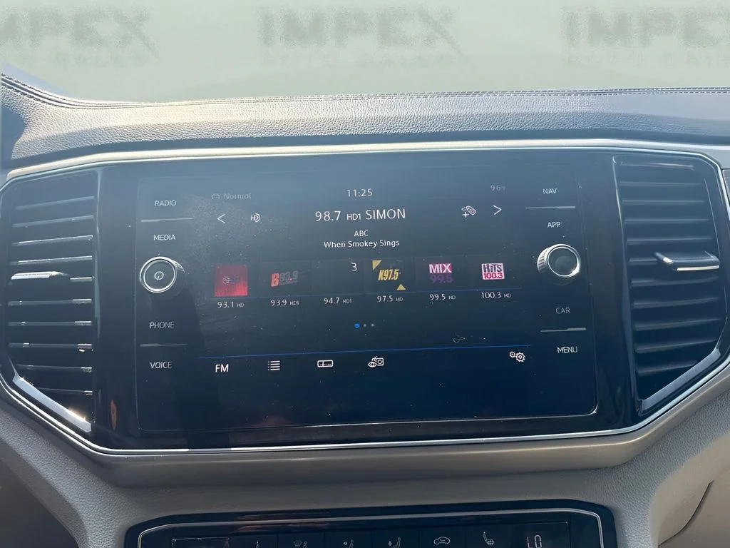 Used 2019  Volkswagen SEL image 9