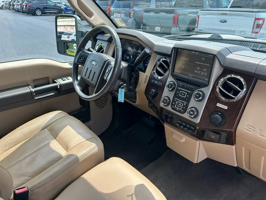 Used 2016 White Platinum Clearcoat Metallic Ford Lariat image 33