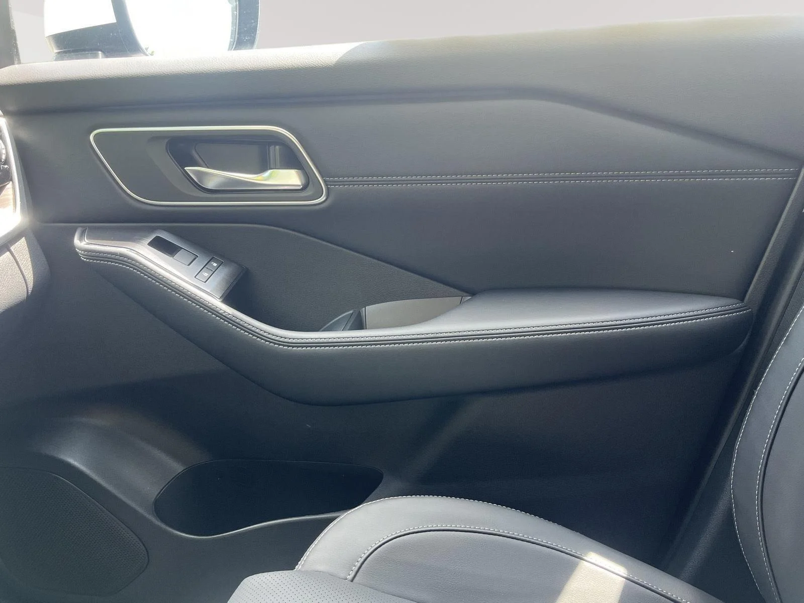 New 2026 Everest White Pearl TriCoat Nissan Platinum image 26