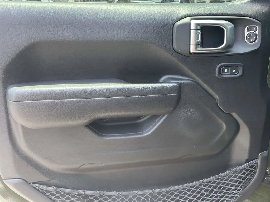 Used 2022 Green Jeep Mojave image 23