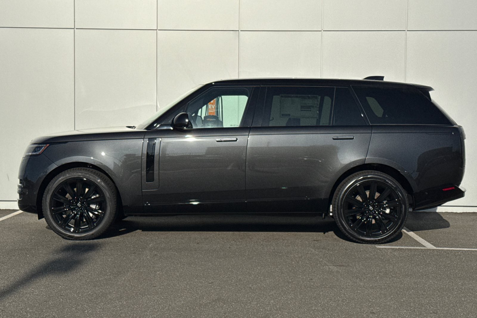 New 2027 Carpathian Grey Land Rover SE image 2