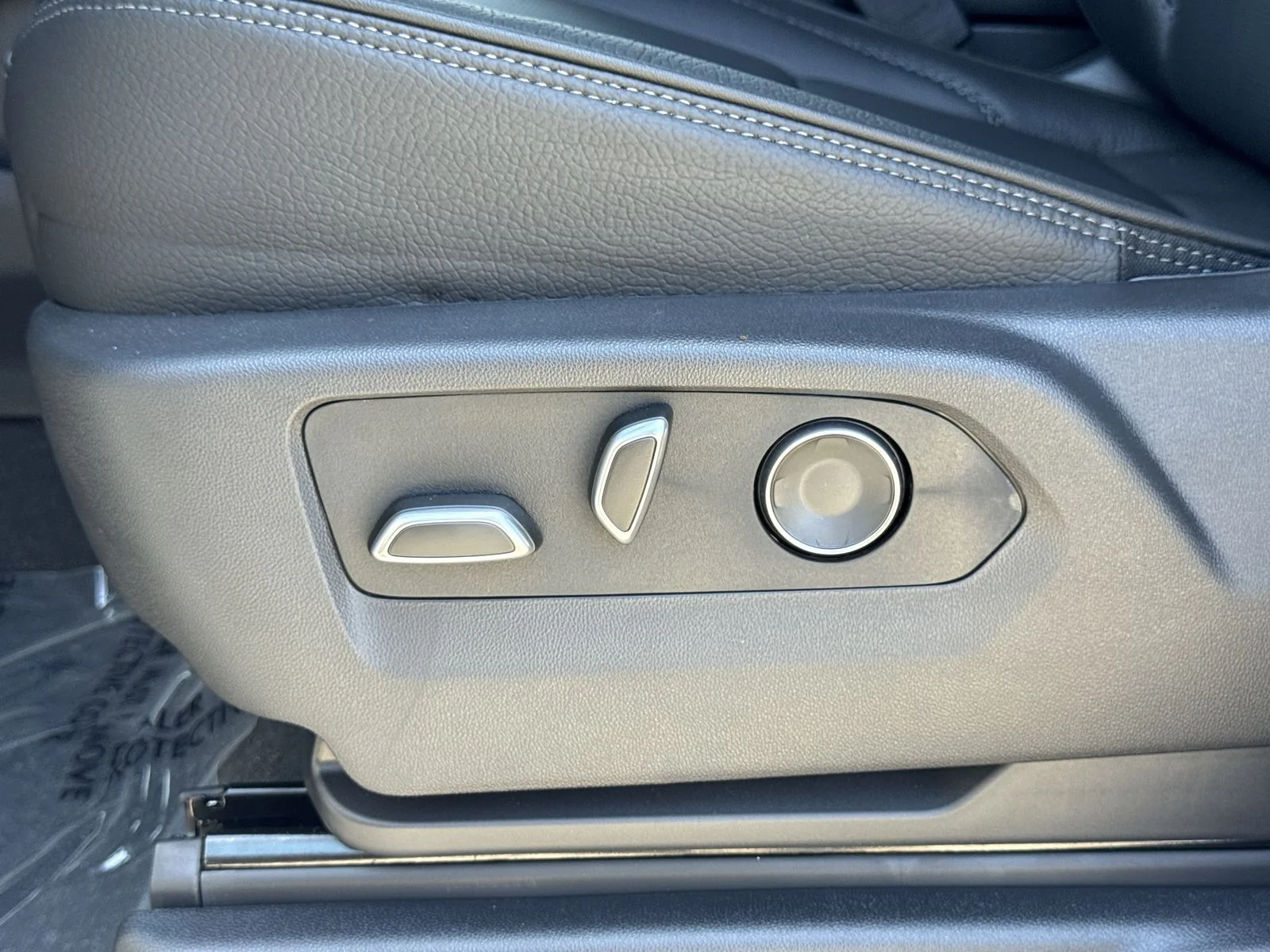 2026 GMC Yukon XL Denali - Photo 30