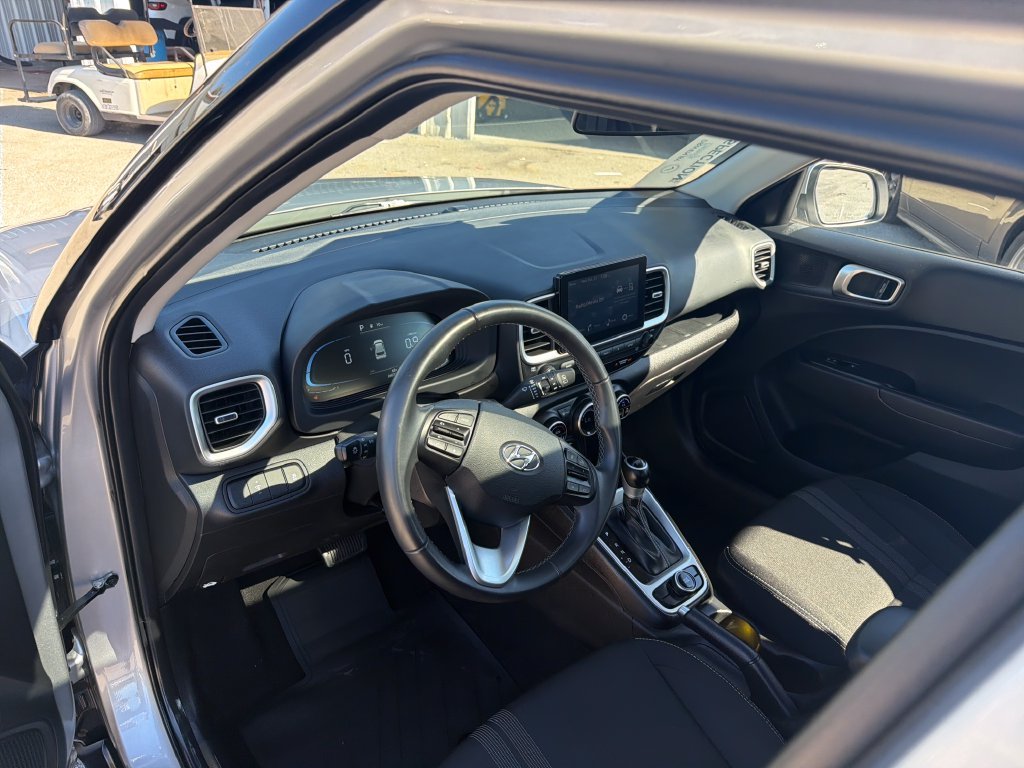 Used 2025 Silver Hyundai SEL image 16