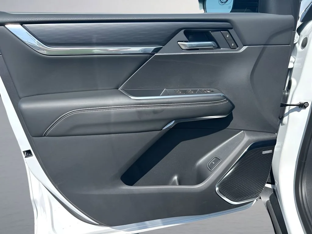 New 2026 Summit White GMC Elevation image 28