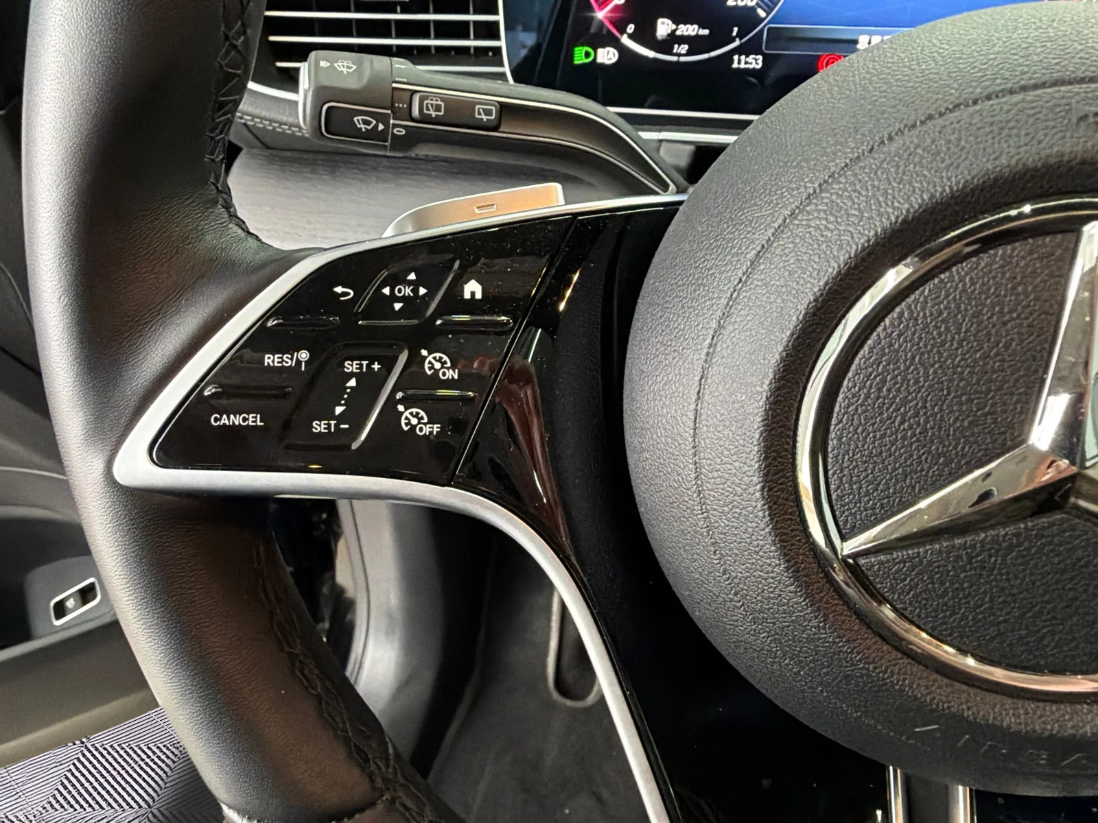 Used 2025 Black Mercedes-Benz Gle 350 4matic Suv image 16