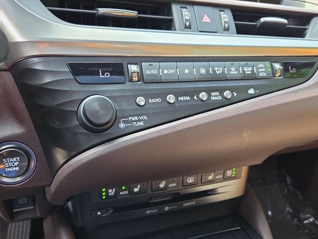 Used 2019 White Lexus 350 Luxury image 18