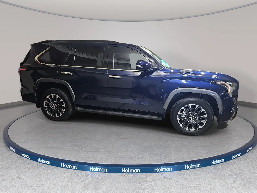 Used 2023  Toyota Limited image 5