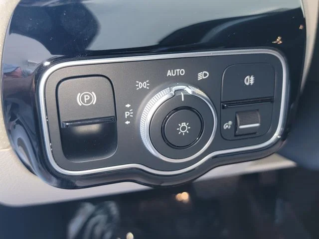 Used 2020 White Mercedes-Benz CLA 250 image 28